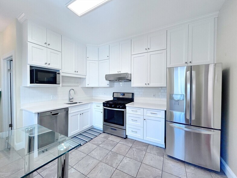 Primary Photo - 173 Pleasant St