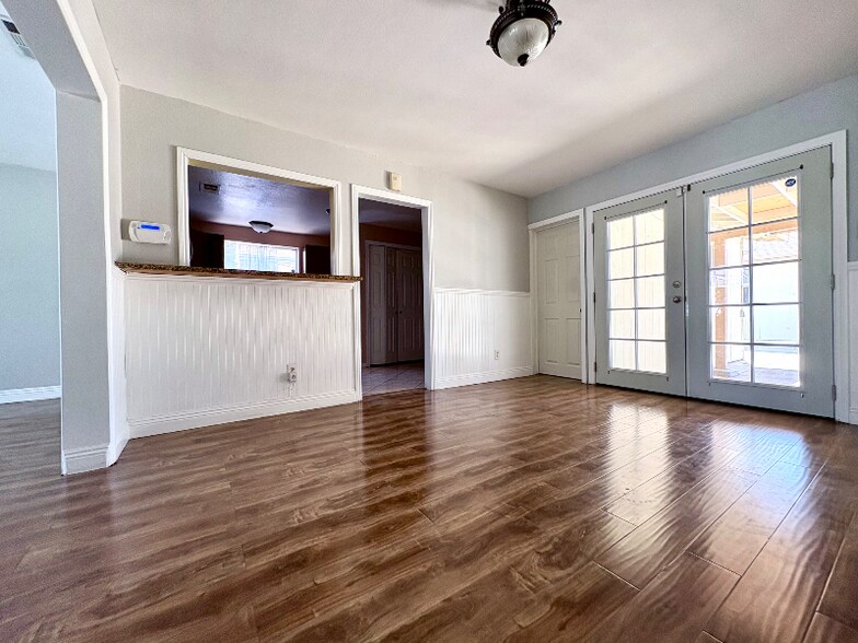 Primary Photo - 706 W Grand Blvd