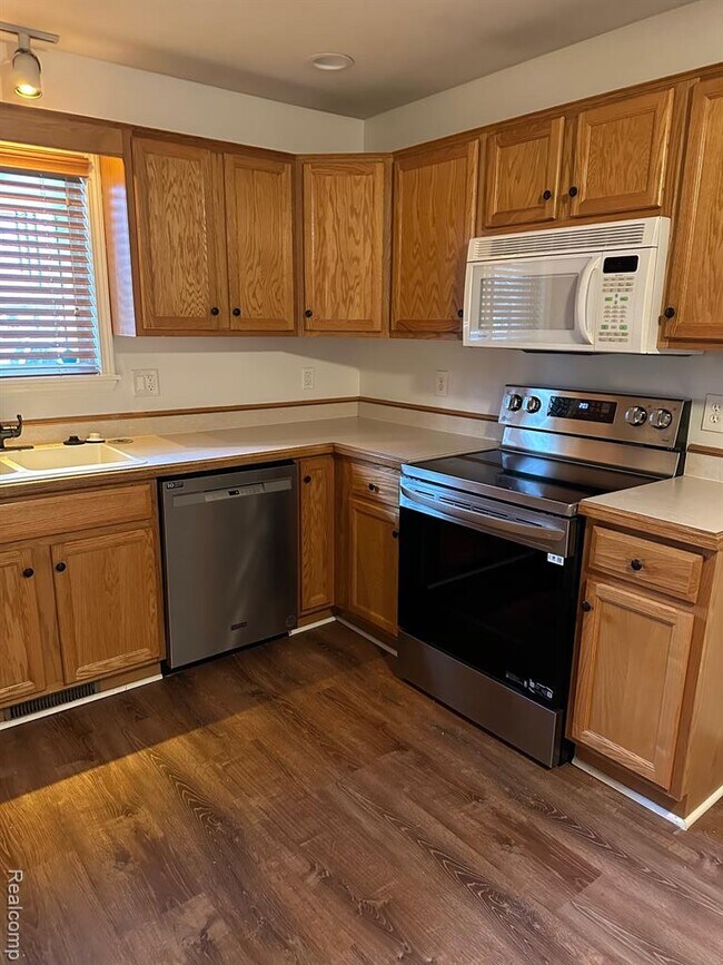 Building Photo - 6939 Alma Ct