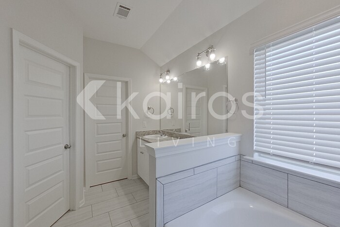 Building Photo - 251 Magnolia Dr