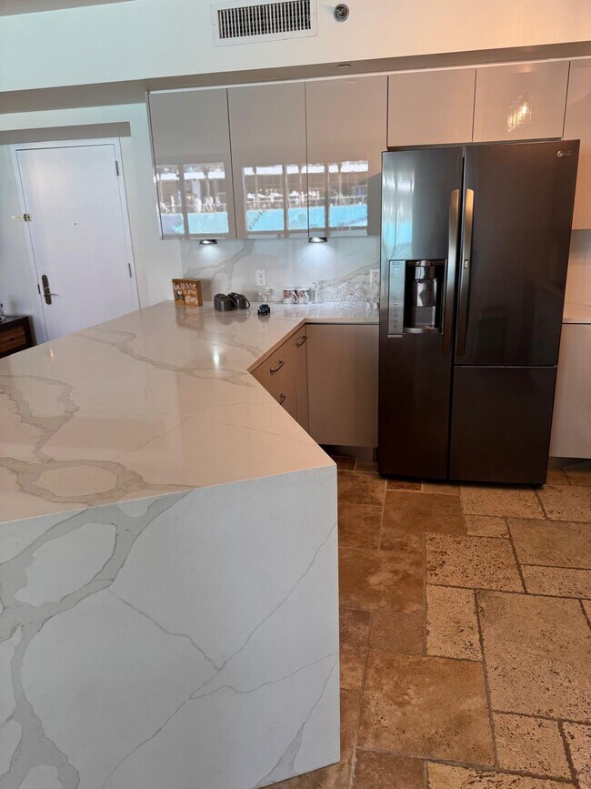 Building Photo - 1800 S Ocean Dr