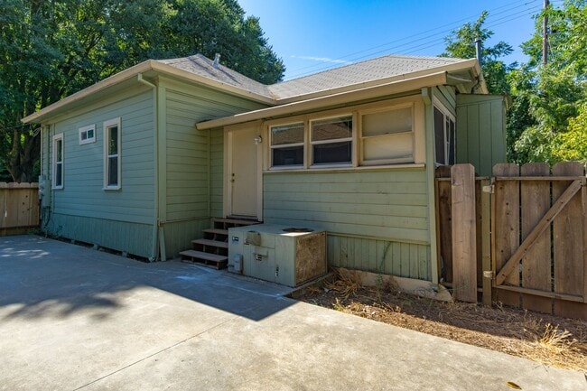 Building Photo - Chico Charmer! Close to CSUC and downtown Chico! Available August 1!