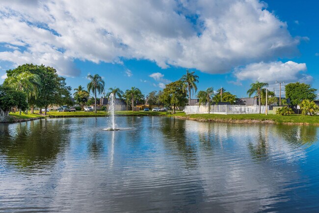 Building Photo - 2471 Waterside Dr