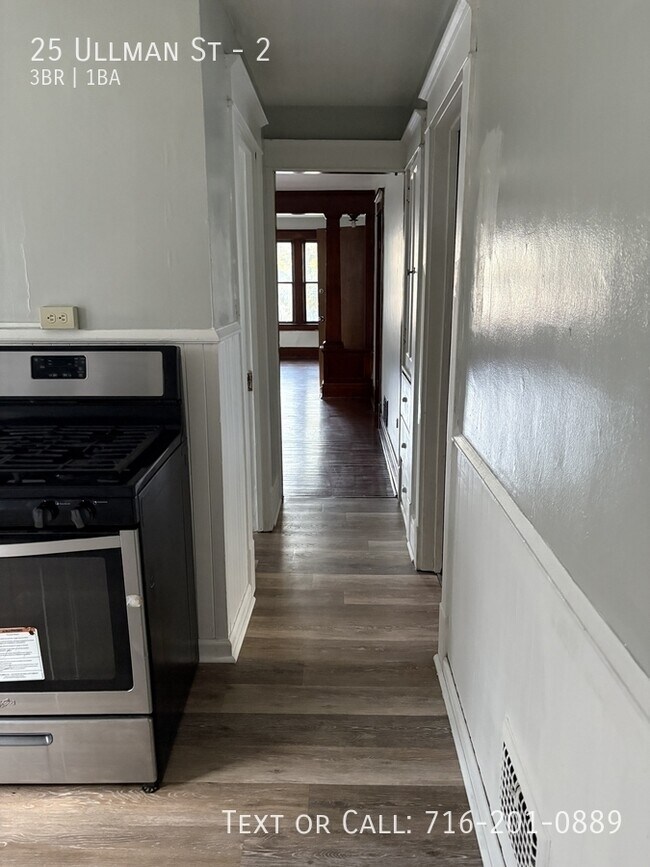 Building Photo - 25 Ullman St