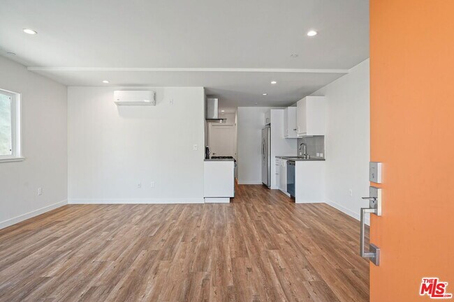 Building Photo - 1166 Cochran Ave