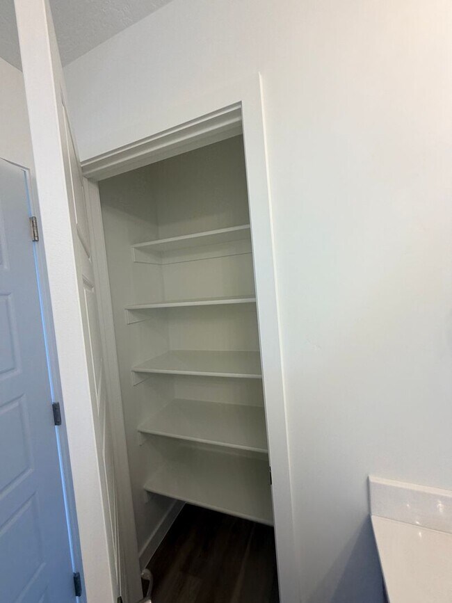 Building Photo - Beautiful Brand new 4 bedroom, 2.5 bathroom home in St George!