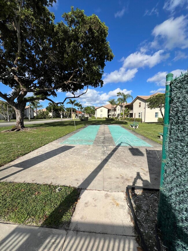 Building Photo - 7770 Tahiti Ln