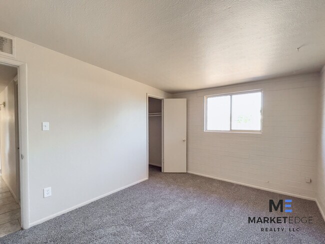 Building Photo - 3 Bed/ 1 Bath at 67th /Indian School! Appl...