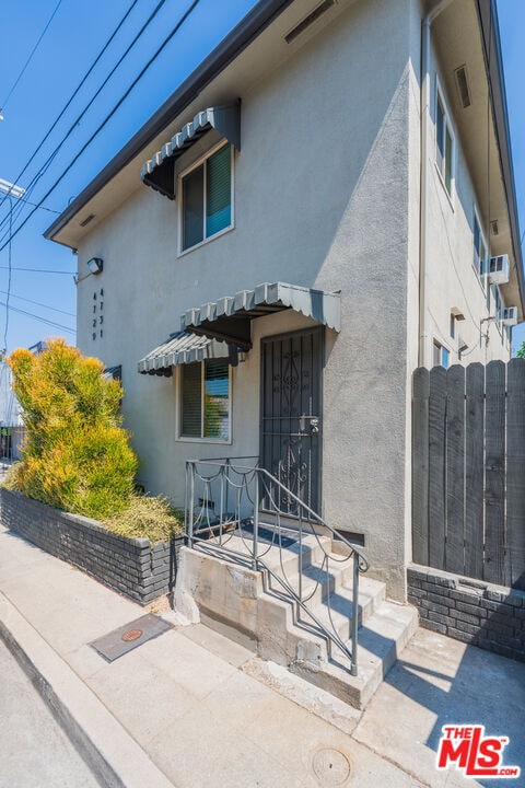 Building Photo - 4727 Lincoln Ave