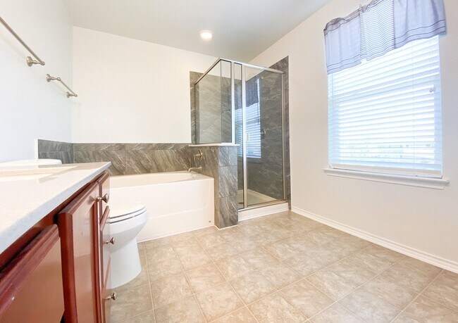 Building Photo - Beautiful 5 BR / 2.5 BA Home for Rent in A...