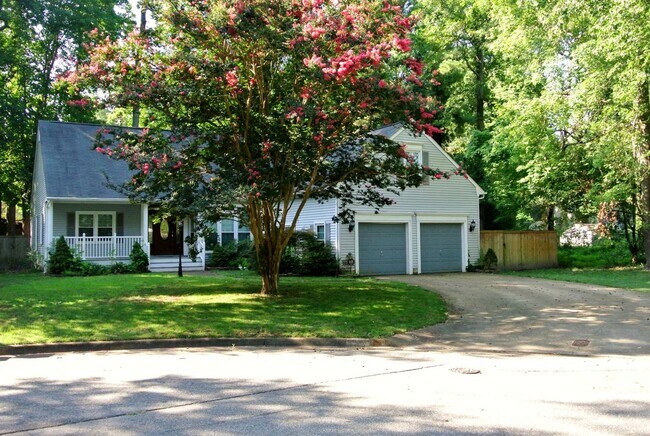 Building Photo - 2036 Hen House Dr