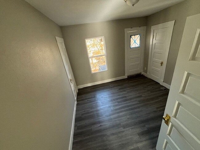 Building Photo - Section 8 Accepted: Affordable 3 Bed, 1 Ba...