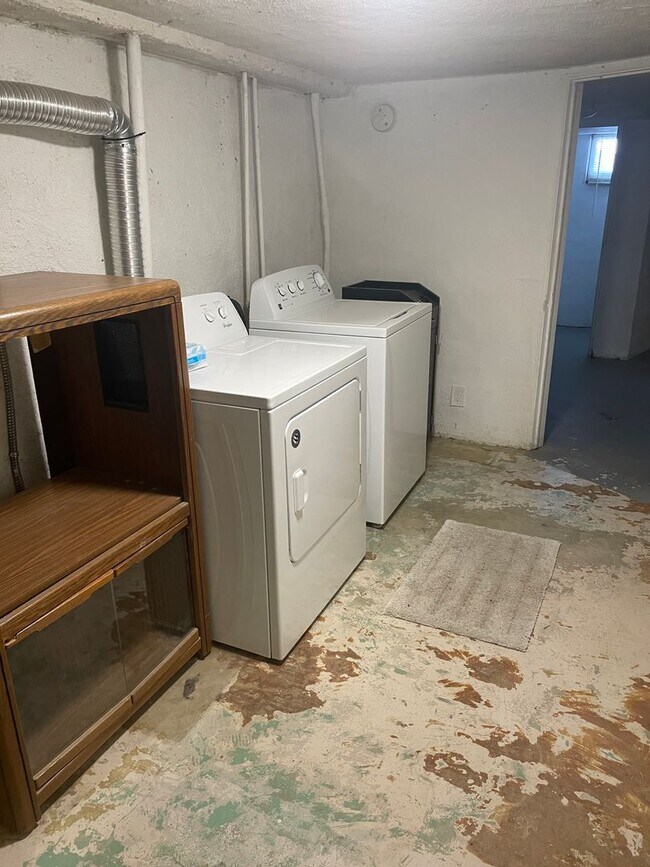 Building Photo - Off the beaten path