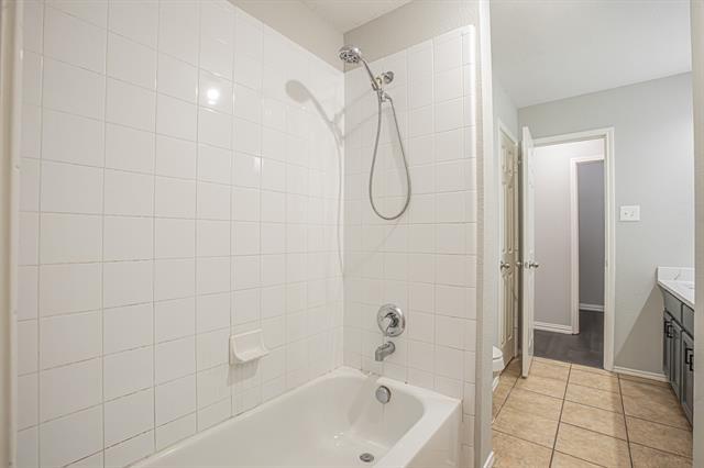 Building Photo - 9858 Bradford Grove Dr