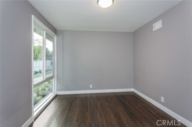 Building Photo - 16231 Moorpark St
