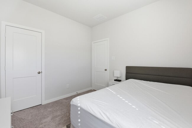 Building Photo - 16215 Globetrotter Ct