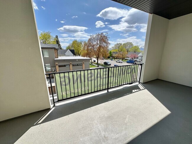 Building Photo - The Main