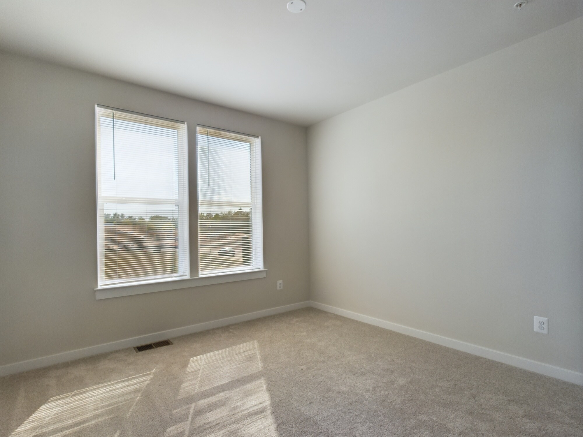 Building Photo - 43801 Middleway Ter