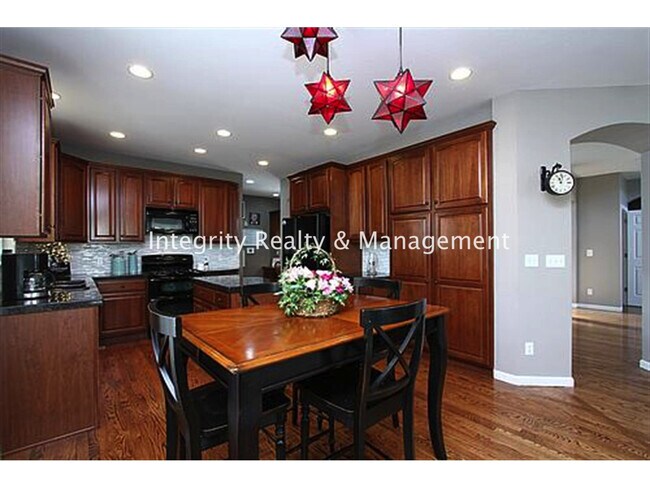 Building Photo - 3367 Fantasy Pl