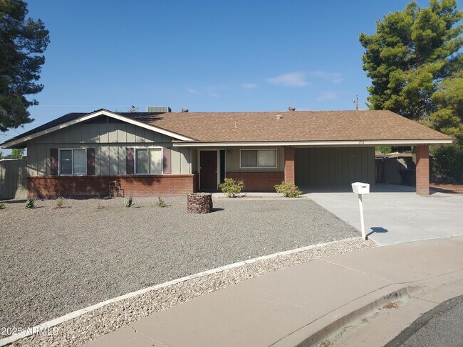 Primary Photo - 2512 E Golden St