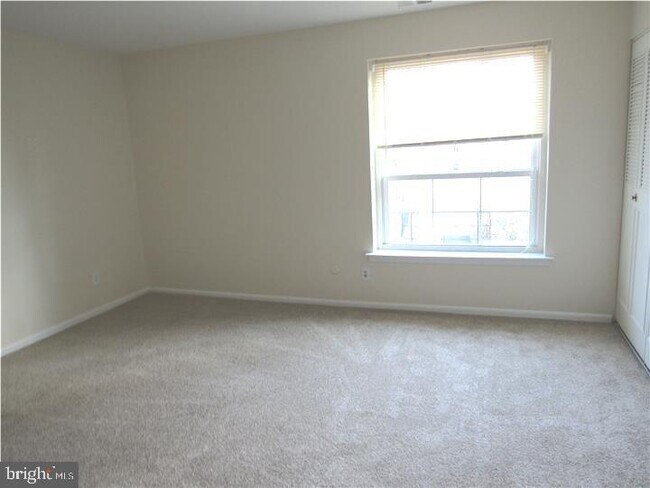 Building Photo - 4000 Gypsy Ln