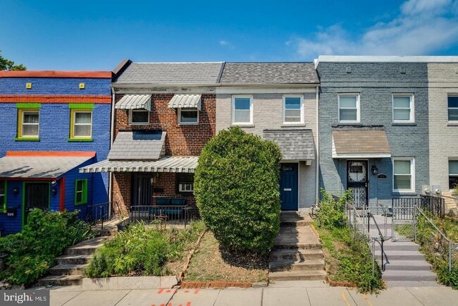 Building Photo - 436 20th St NE