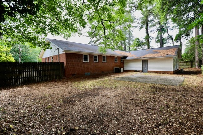 Building Photo - 807 N Guignard Dr