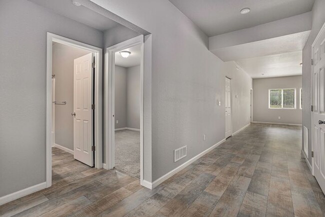 Building Photo - 10320 Pennridge Dr