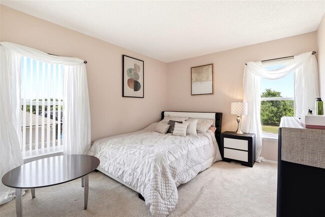 Building Photo - 824 Lake Biscayne Way