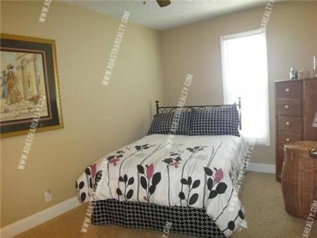 Building Photo - Beautiful Olathe Home-Coming SOON!!