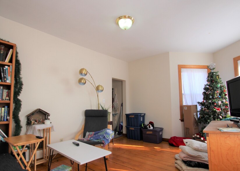 Building Photo - 16 Rossmore Rd
