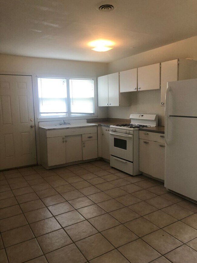 Building Photo - 919 S Bryan St