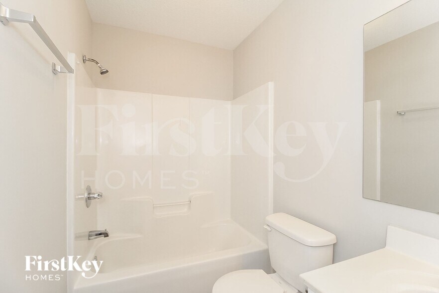 Building Photo - 2200 Emerald Creek Ct