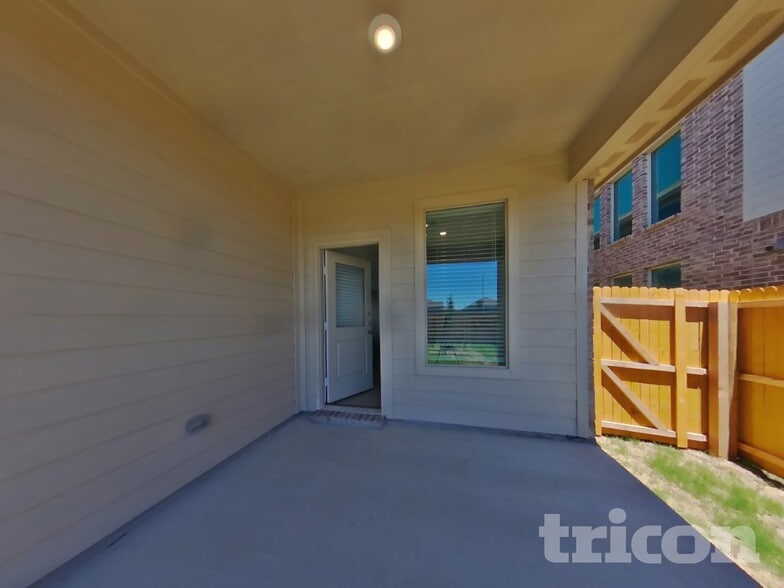 Building Photo - 2717 Brushy Lk Dr