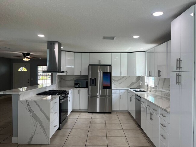 Building Photo - 375 Carrousel Ct