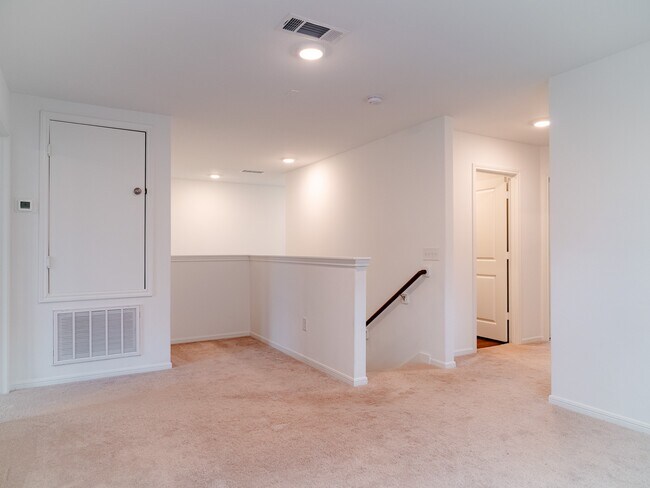 Building Photo - 8214 Star Ter Dr