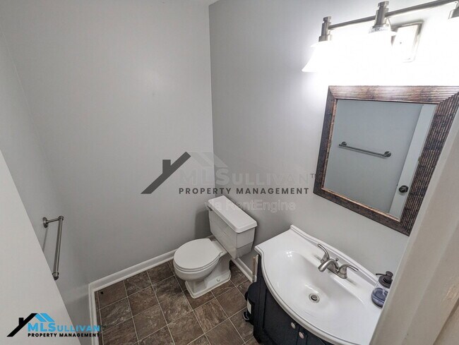 Building Photo - 4100 Five Oaks Dr
