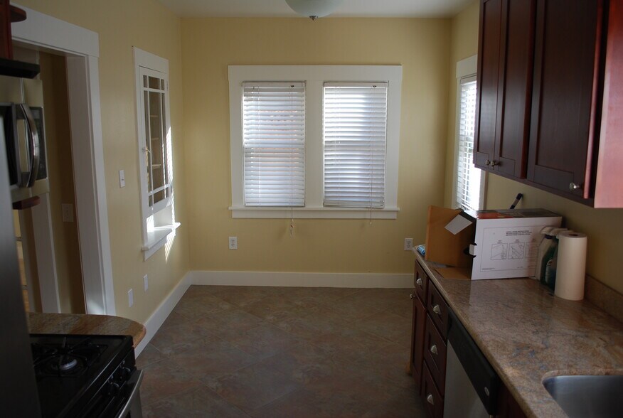 Eat In Kitchen - 869 Harding Ave