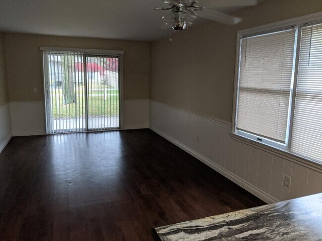 Building Photo - 298 Cranbrook Dr