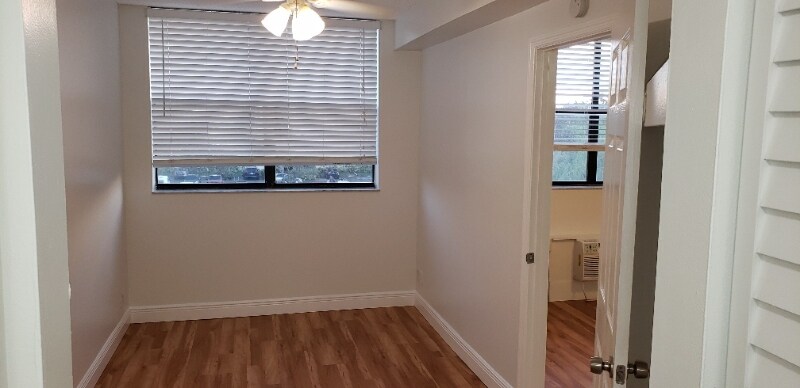 Building Photo - 2501 Riverside Dr