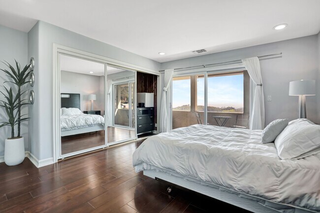 Building Photo - 3000 Sequit Dr