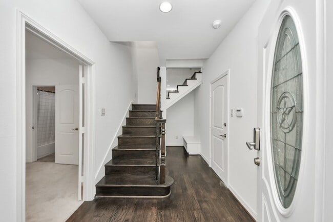 Building Photo - 146 Carson Ct