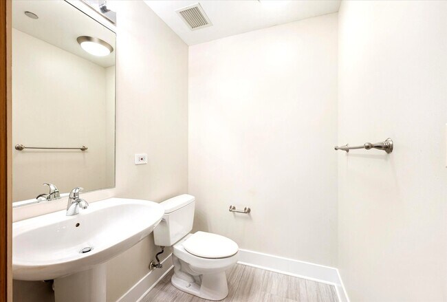 Building Photo - 1720 S Michigan Ave