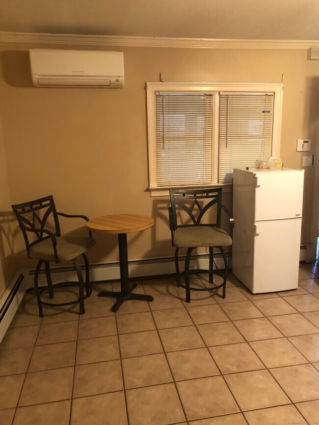 Building Photo - 325 Pasadena Pl