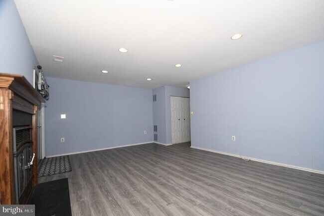 Building Photo - 21 Earth Star Pl