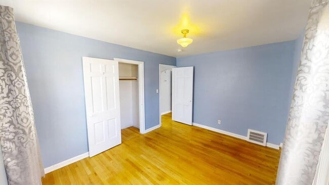 Building Photo - 601 W Hoover Ave