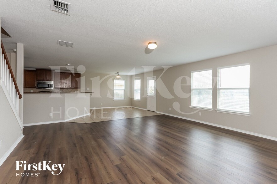 Building Photo - 466 Dolly Dr