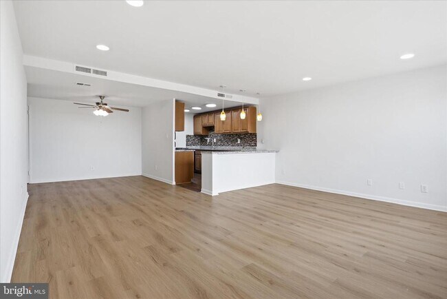 Building Photo - 4600 Duke St