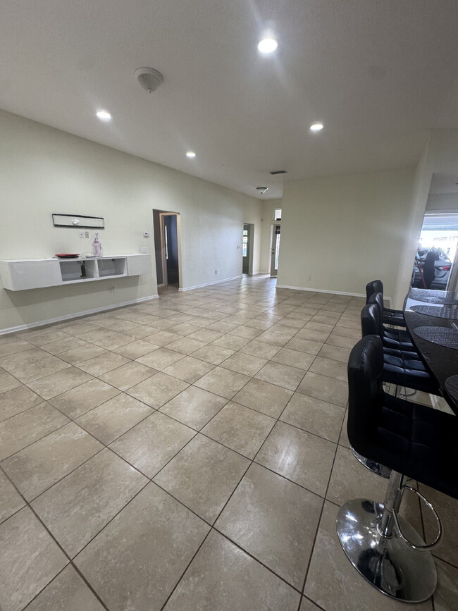 Building Photo - 4 Bedroom Home in Sandler Chase – Jacksonv...