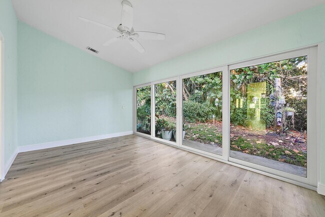 Building Photo - 10808 SE Sea Pines Cir